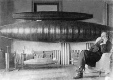 Циолковский с дирижаблем. 1924 г.