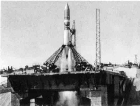 12 апреля 1961 года с гагаринского «Поехали!» начался первый полет человека в космос.